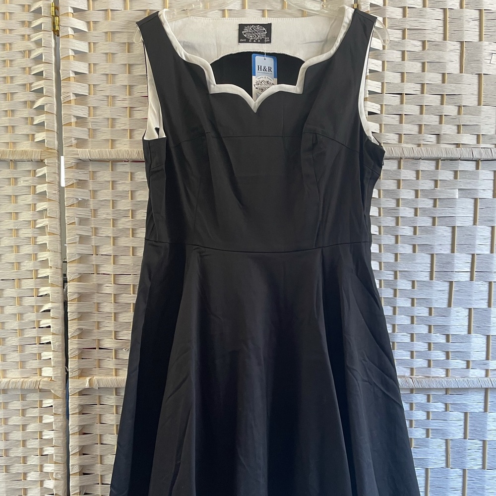 Black and white lined boutique H&R brand dress. 12